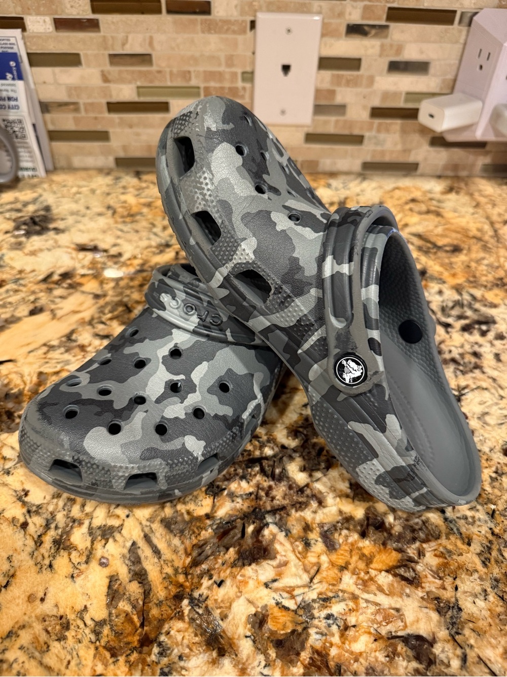 CROCS Classic Clog in Gray Camo